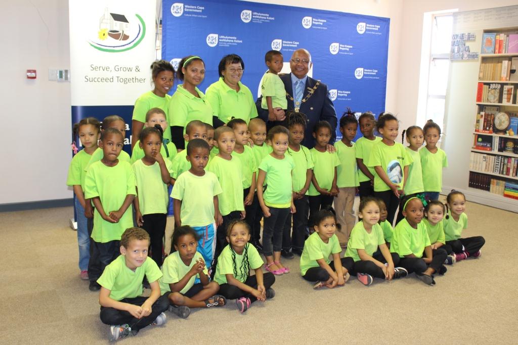 Ald. Francois Schippers with children from Elim Pre-Primary School