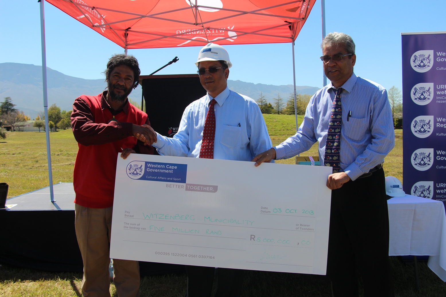 Deputy Mayor Mr Kassiem Adams, Dr Ivan Meyer and Councillor Ronald Visagie with the cheque.