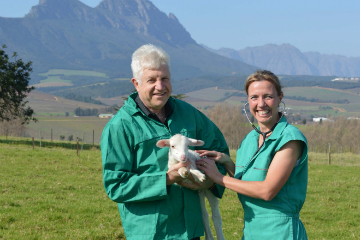 dr-cloete-state-veterinary-with-minister-alan-winde