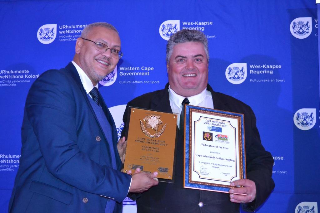 Dr Bouah hands over the Federation of the Year award to Cape Winelands Angling