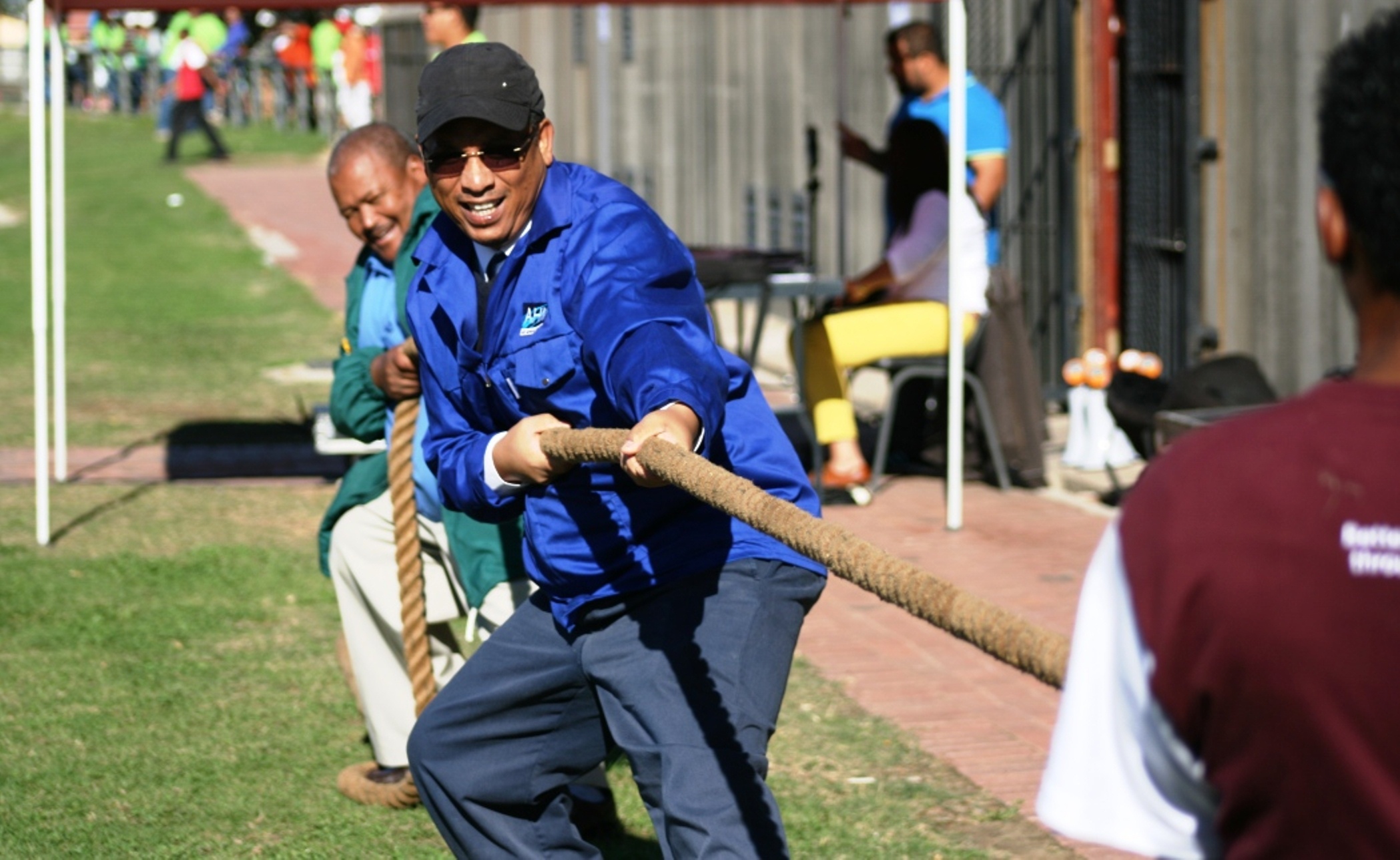 Dr Ivan Meyer and Mr Reggie Deysel (Western Cape Farmworkers' Sport Committee) take on the tug-of-war team of Cape Winelands 1.