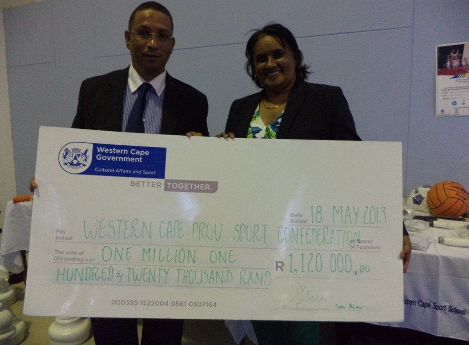 Dr Ivan Meyer and Sharon Siljeur (Western Cape Sport Council) with the cheque that was presented to the Western Cape Sport Confederation.