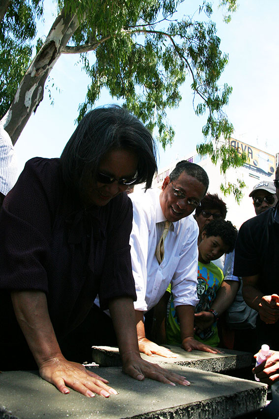 Dr Meyer and Mayor Patricia De Lille leave their handprints in the moulds