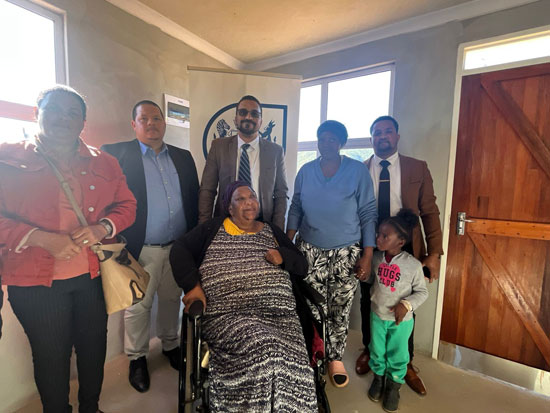 Dyesselsdorp beneficiary receive keys to her brand-new home from provincial Minister of Infrastructure, Tertuis Simmers