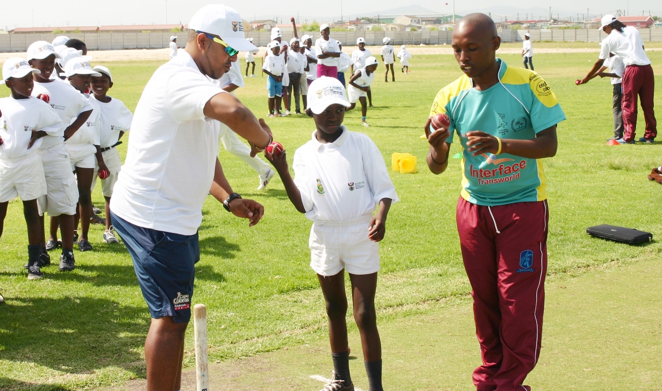 Former Proteas spin bowler Paul Adams gives learners some helpful tips
