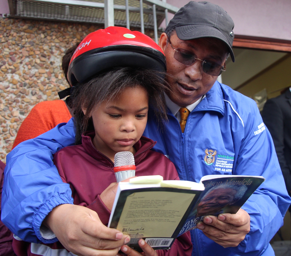 Grade 5 learner Stacy Benjamin read a sentence from Nelson Mandela's Book 'Long Walk to Freedom' with Dr Ivan Meyer.