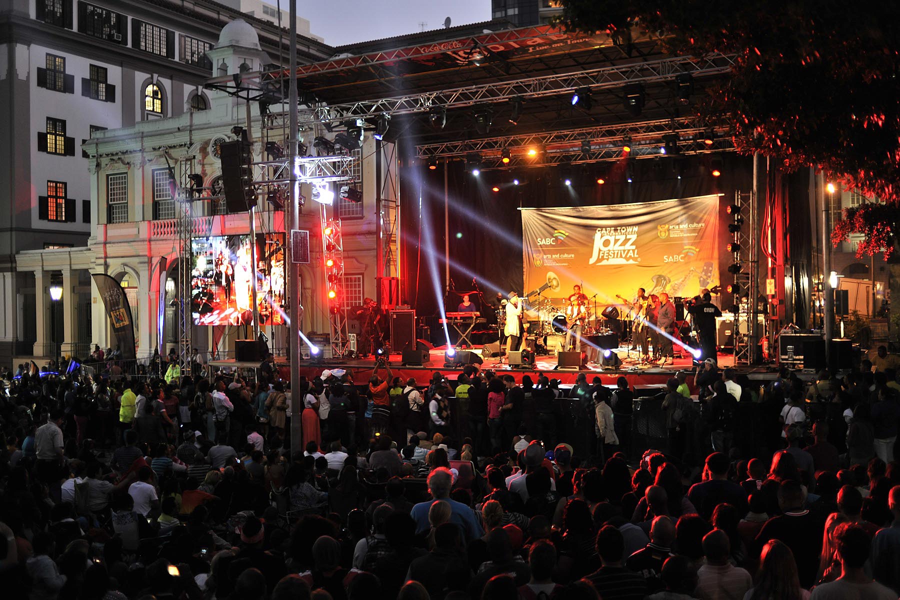 Greenmarket Square was packed for the free jazz concert. Photo: Bruce Sutherland (City of Cape Town)