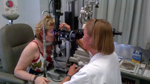Premier Zille Helps Raise Awareness for World Glaucoma Week (11-17 March)
