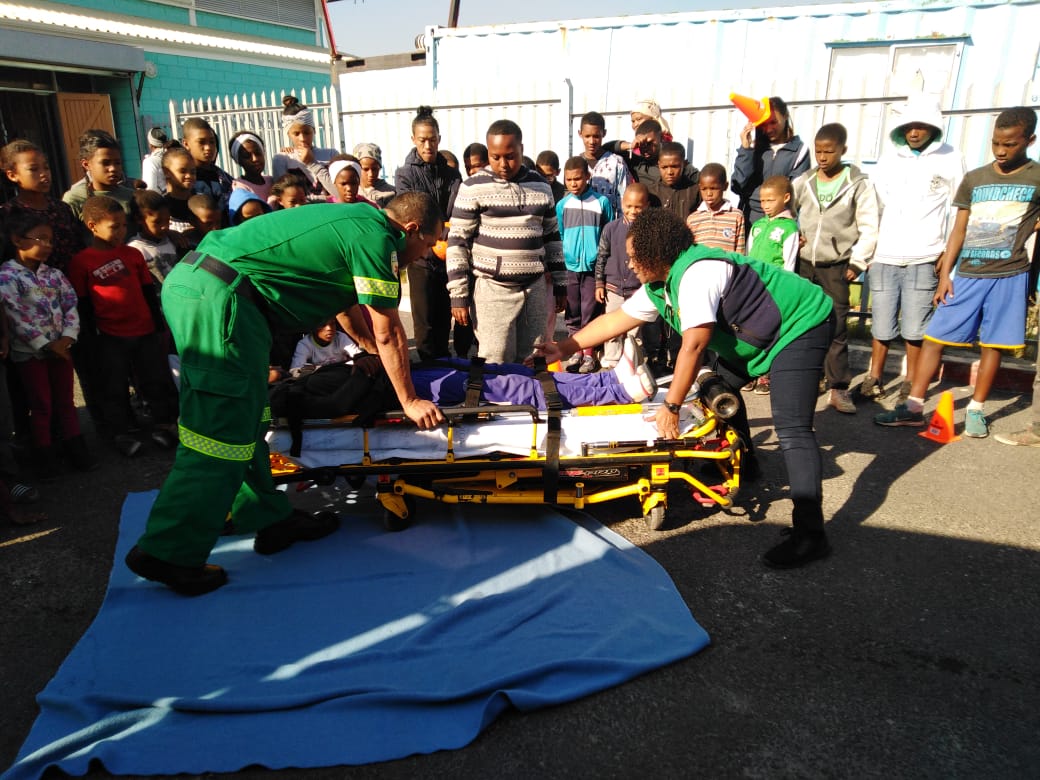 On Tuesday, 18 June 2019, Fountain Enrichment in Seawinds invited paramedics from Retreat Day Hospital to not only create awareness around substance abuse, but to also educate youth should they be involved in an accident. 