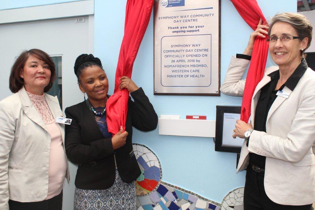 Western Cape Government Health Minister, Dr Nomafrench Mbombo with Symphony Way Facility Manager, Sister Geraldine Naude and HOD Dr Beth Engelbrecht 