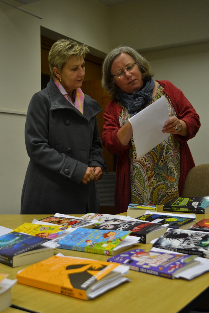 Johanna de Beer from Library service shows Minister Marais how books are selected for regional libraries