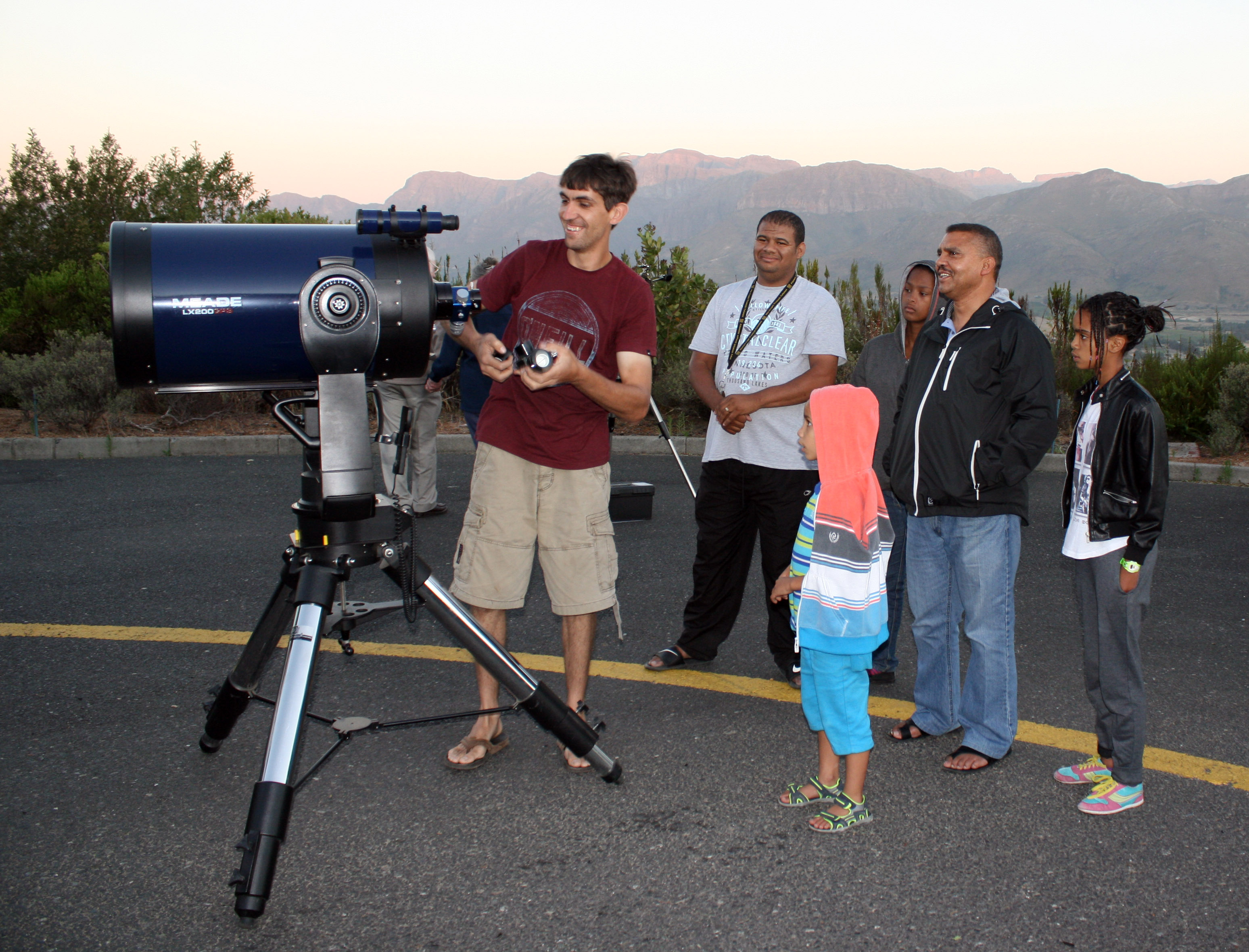 Louis Fourie of OOG prepares his equipment for a Stargazing Picnic