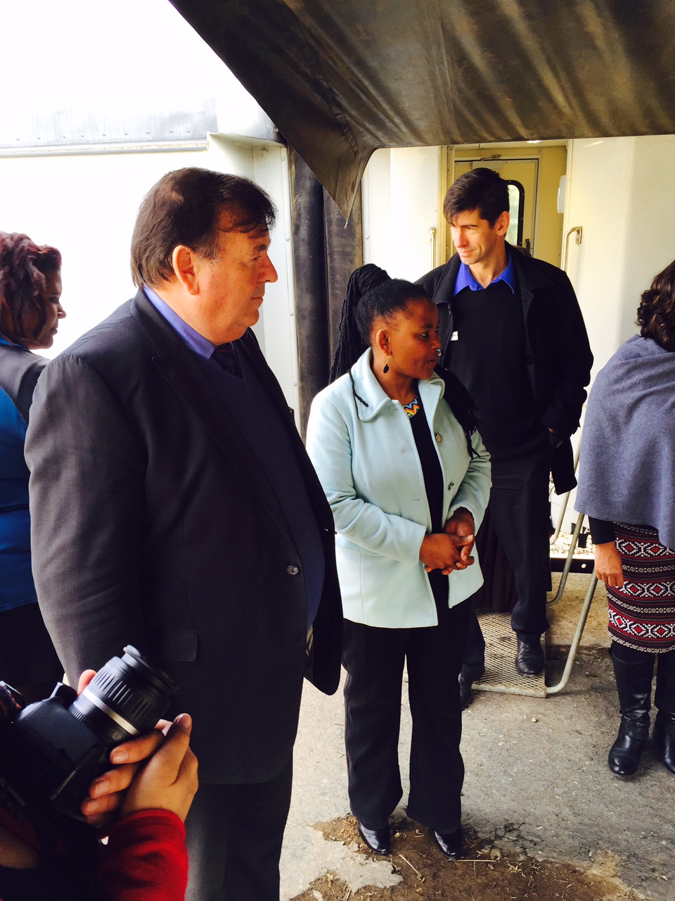 Minister Grant and Minister Mbombo at the Phelophepa train, where it is currently stationed in De Doorns.