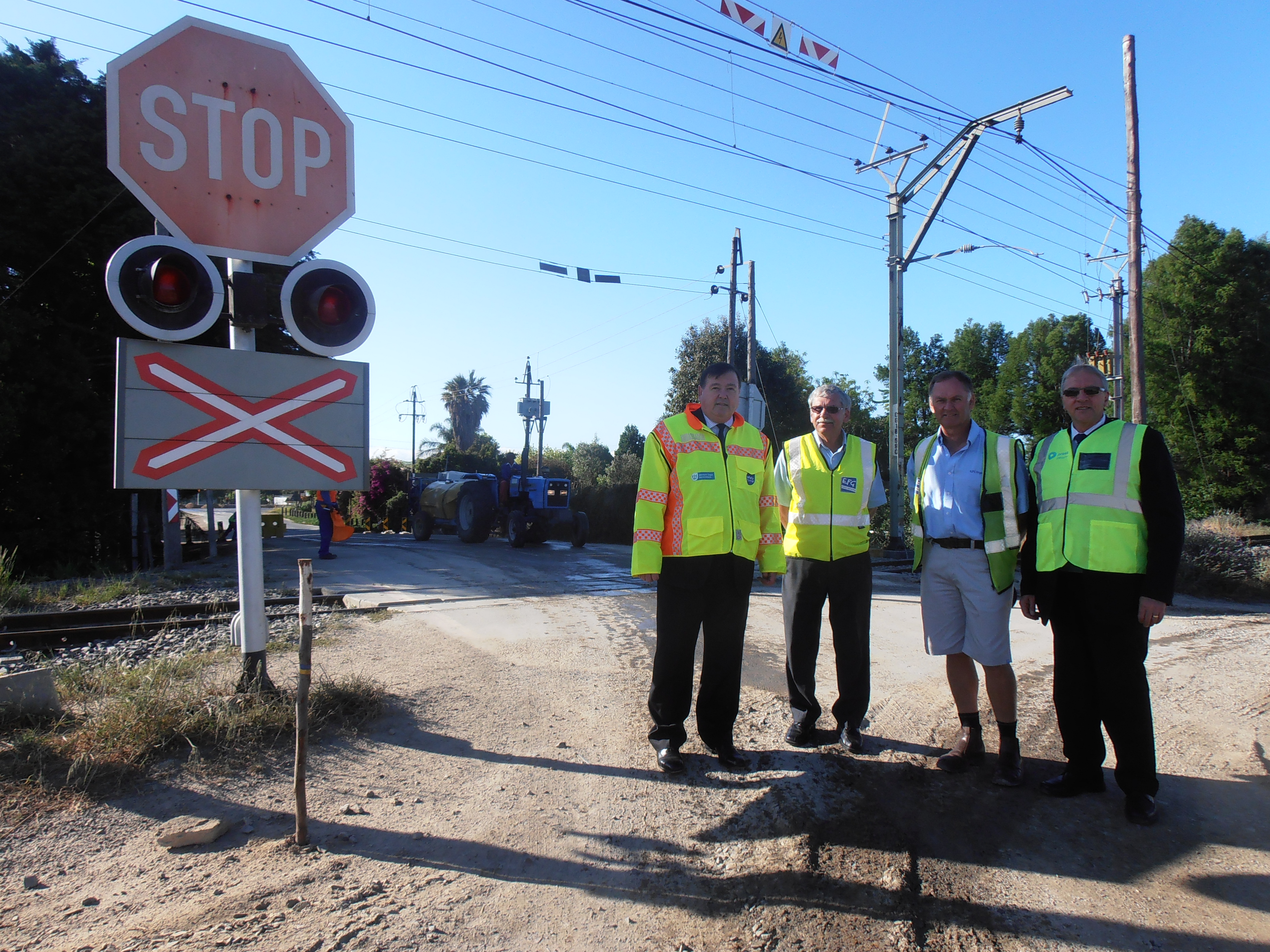 Minister Grant with representatives from EFG Engineers and PRASA at the Vlaeberg Level Crossing.