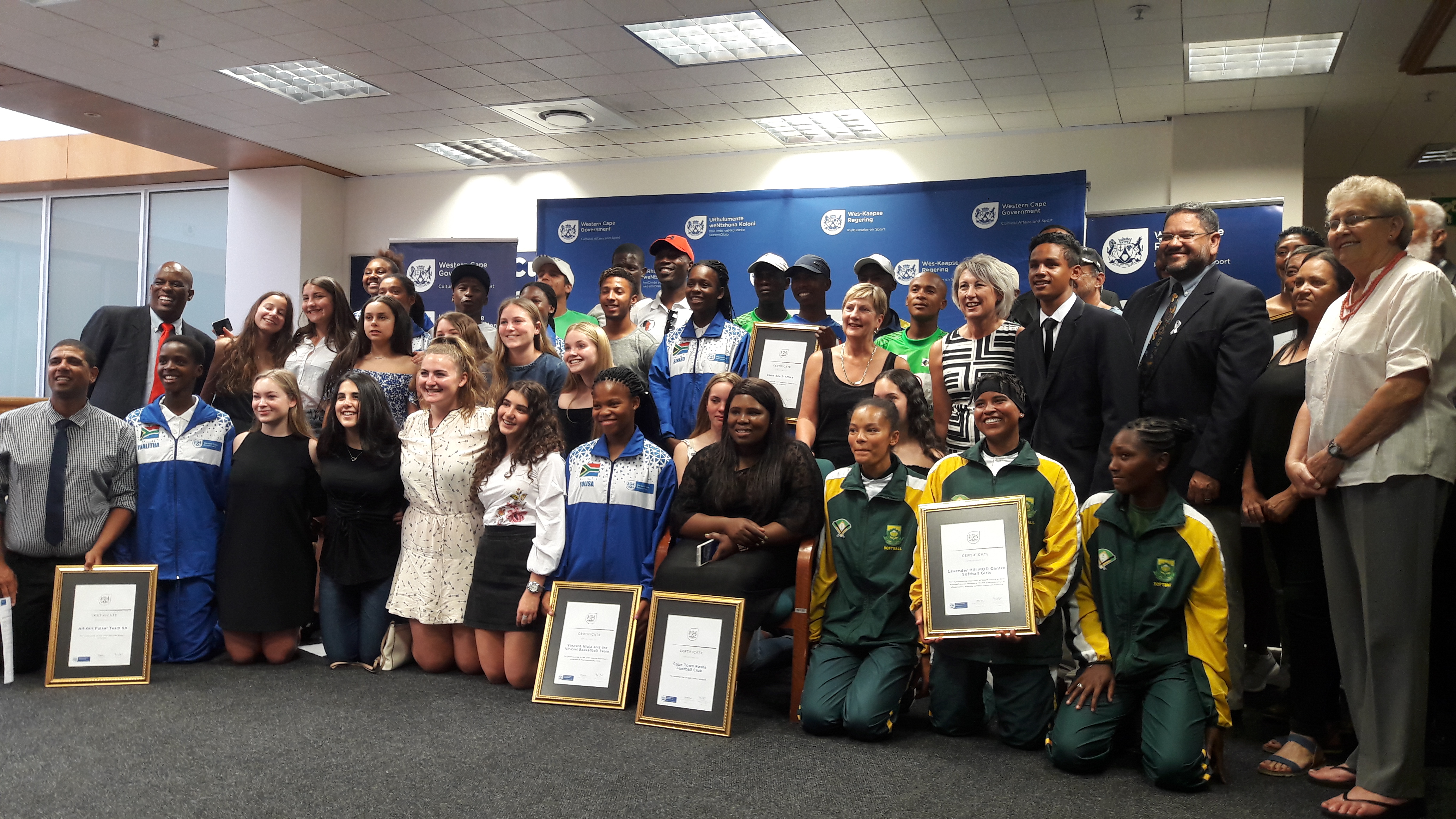 Minister Anroux Marais and the sportspeople who were honoured in Cape Town on 6 December 2017