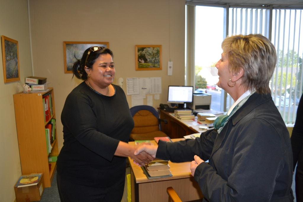 Minister Marais meets Lillian Green, Library Assistant at the George regional office