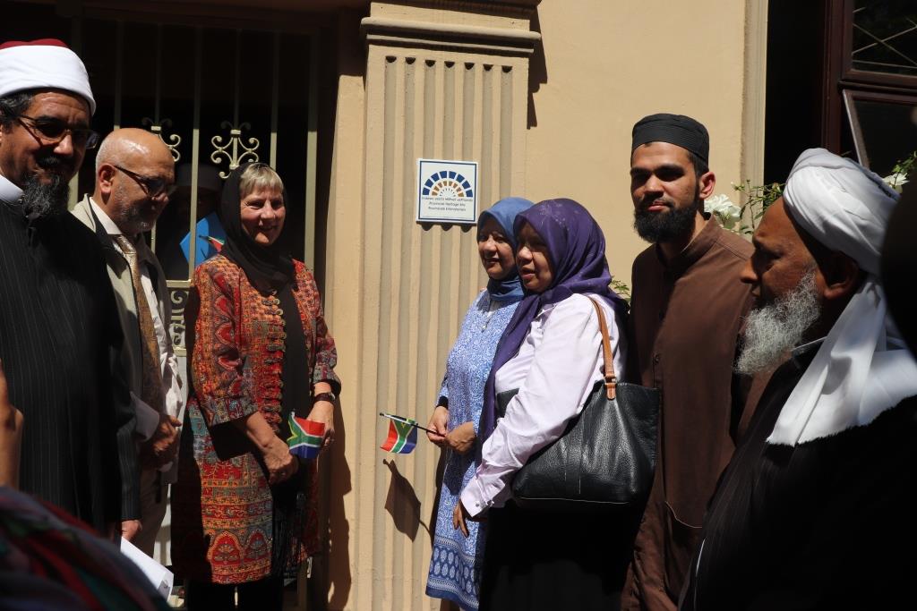 Minister Marais with stakeholders at the unveiled heritage plaque in front of the Masjid in Claremont
