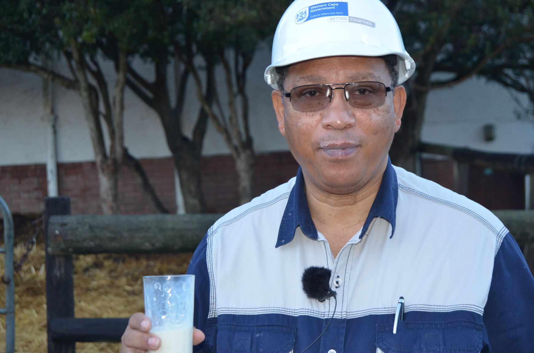 Minister Meyer celebrates World Milk Day with a glass of milk