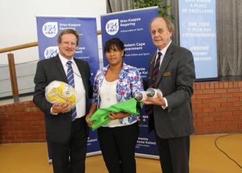 Minister Theuns Botha, She-Earl Koopman from Genuine Connection Netball Club and Ald Neels de Bruyn
