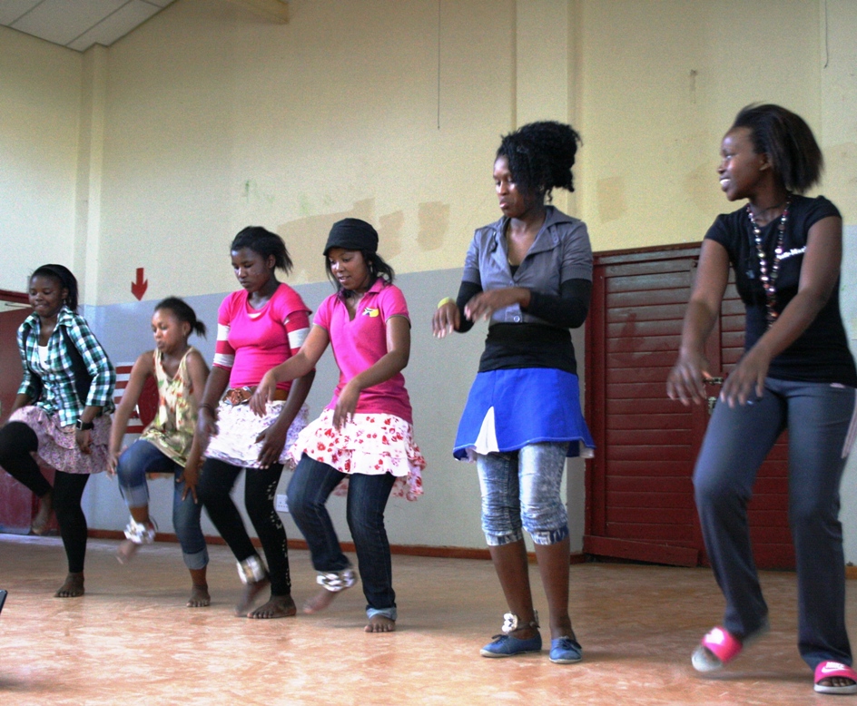 Nasipha Khumani, Sophie Dladla, Monnie Sikawe, Portia Ndluvi, Rabecca Bam and Anchea Rhamela showing their dancing skills on stage.