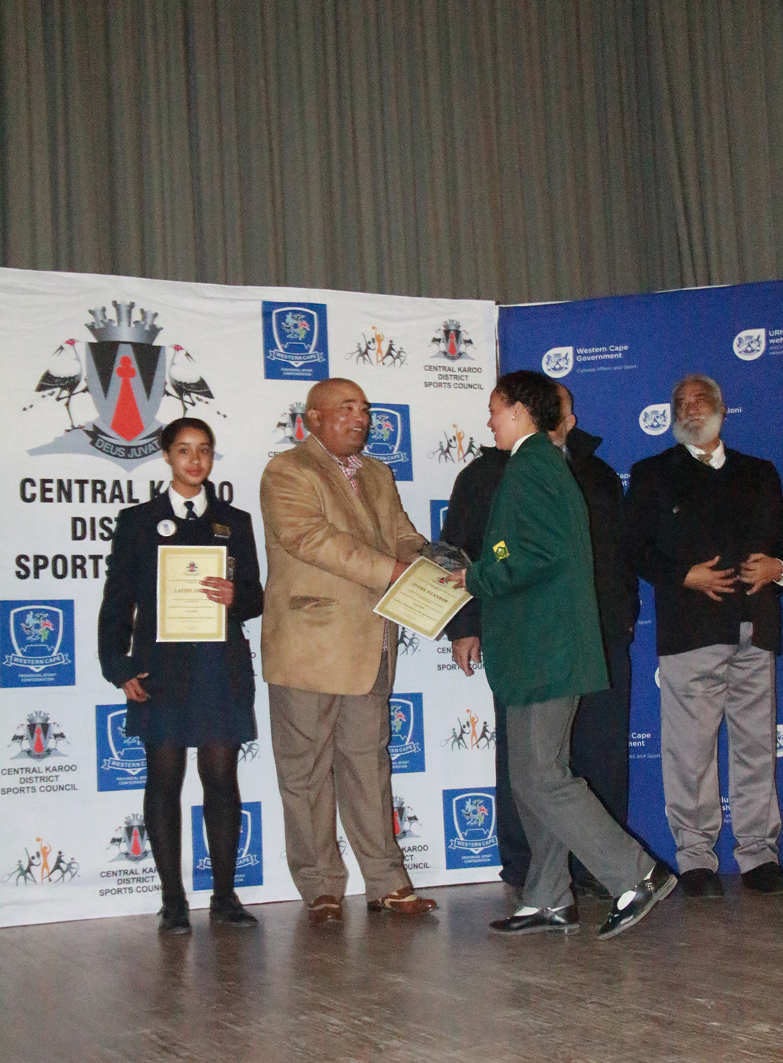 Newcomer of the Year, Githe Stander, accepting her award from David Maans, Chairperson of the Central Karoo Sport Council