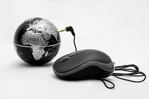 Computer mouse connected to the world