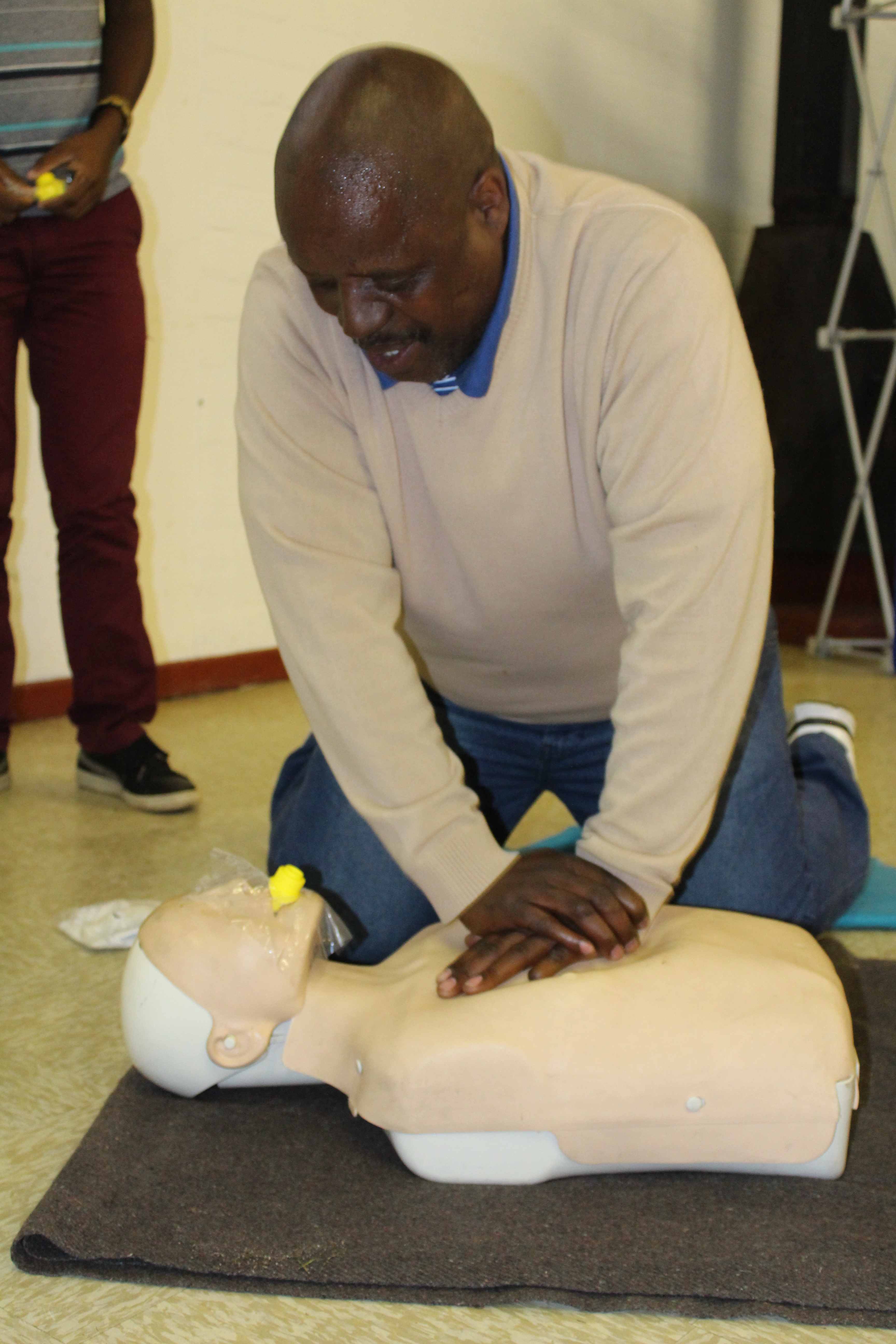 Qondephi Yantolo demonstrates resuscitation of an adult.