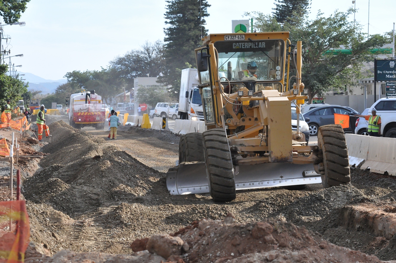 Roadworks in the centre of Bonnievale