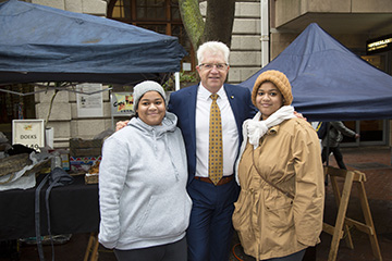 Before going about the formal business of the day, Premier Winde spent some time engaging with citizens.