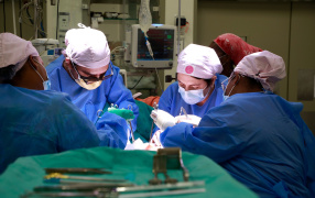 Tygeberg Hospital surgical team in theatre