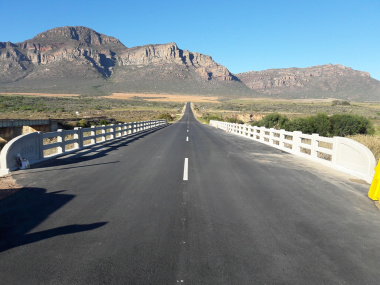 A completed section of the R303 near Citrusdal