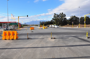 A section on the R310 between the Vlaeberg and Vlottenberg roads is now a dual carriageway.