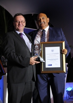 Acting Minister of Cultural Affairs and Sport, Anton Bredell and President of the Western Province Rugby Football Union, Thelo Wakefield. WPRU won the award for Federation of the Year