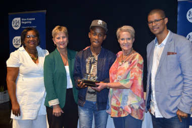 African Calling received the ATKV roving award from Ms Moleleki, Minister Marais, Ms Le Hanie and Mr Bock