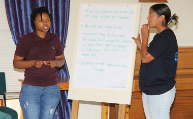 After discussing the factors that affect social cohesion, participants shared their opinions in a presentation.