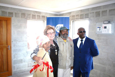 Henrik and Katrina du Toit were ecstatic to become first-time home owners after receiving the keys to their unit from Executive Mayor, Cllr Botha-Guthrie and Minister Madikizela.