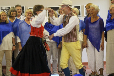 Cecilia Ervander and Anders Magnusson entertained everyone with a Swedish folk dance