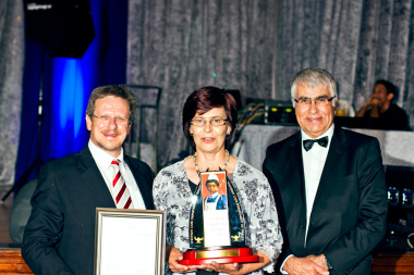 Minister Theuns Botha with the Cecilia Makiwane Recognition Award winner Sister Ilse Phipson and Professor Craig Househam.