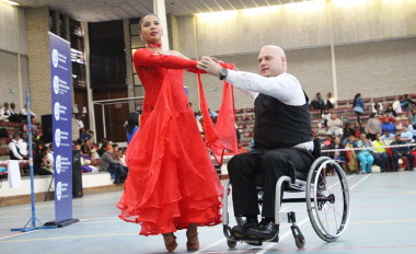 Desiree Visagie and Grant Hutton in the Wheelchair Adult Combi Ballroom division.