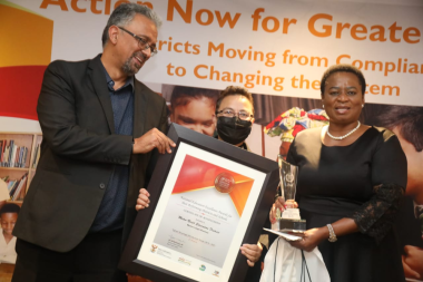 Director Wendy Horn receives award from Deputy Minister Reginah Mhaule