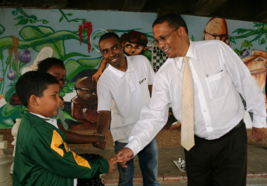 Dr Ivan Meyer and Kenny Solomon shake hands with Amagelo Manata and Ryan Daniels of Observatory Junior School.