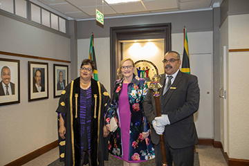 Premier Helen Zille with Parliament members 