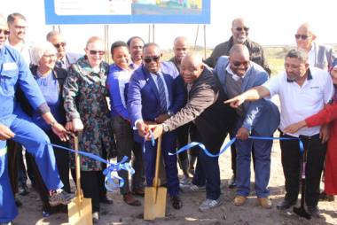 Premier Helen Zille and Minister Madikizela launched R200 million housing project in Mitchells Plain