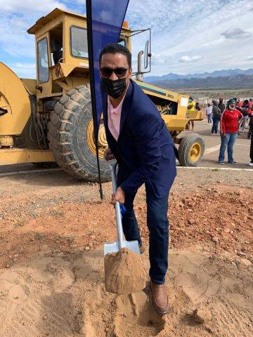 Western Cape Minister of Human Settlements, Tertuis Simmers at the Dysselsdorp Development Project in Oudtshoorn