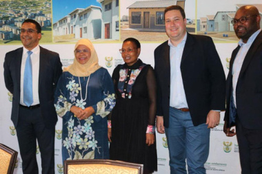 WC Minister of Infrastructure Tertuis Simmers, UN Habitat Exec Director Ms Maimunah Moh’d Sharif, Cooperative Gov. & Trad. Affairs (LG) Dep Minister Ms Thembi Nkadimeng, City of Cape Mayor Geordin Hill-Lewis & Mayoral Committee Member Malusi Booi