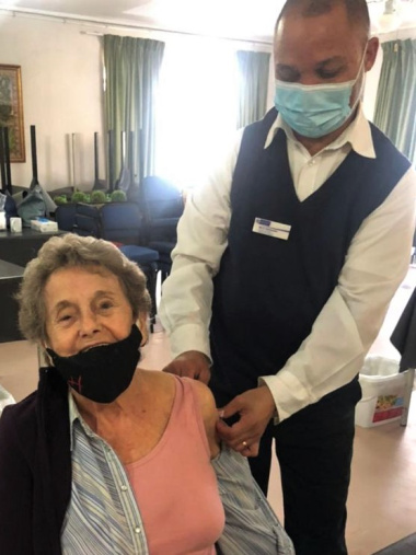 COVID-19 vaccination roll-out programme continues to make steady progress at old age homes in the Western Cape
