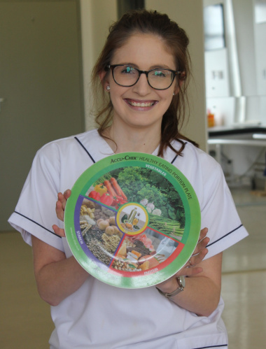 Dietician, Darinka Theron with an example of foods for a healthy meal and their portions.