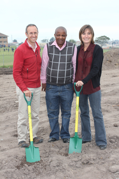 Brett Utian(Isisombululo Programme Manager), Cllr Fanele Guga(George Municipality) and Dr Hannelie Louw(Medical Manager George)