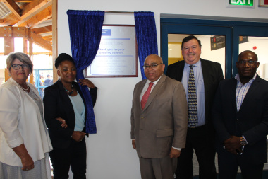 Minister Mbombo officially unveils a plaque at the new Hillside Clinic in Beaufort West