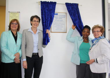 From left to right: Dr Erma Mostert, Overstand Medical Manager; Dr Beth Engelbrecht, Western Cape Government Head of Health; Dr Nomafrench Mbombo, Western Cape Minister of Health and Nicolette Botha-Guthrie, Mayor of the Overstrand unveiling the plaque